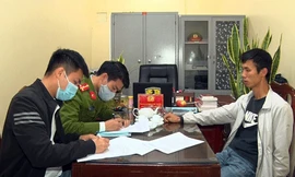 Cảnh sát làm việc với Nguyễn Văn Minh.