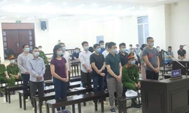 Các bị cáo tại tòa sơ thẩm.