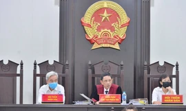 Hội đồng xét xử đã quyết định hoãn phiên tòa.