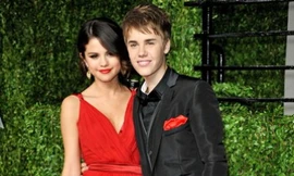 Justin Bieber tặng sinh nhật Selena đúng một bông hoa