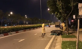 4 người thương vong sau khi tông cây xanh 