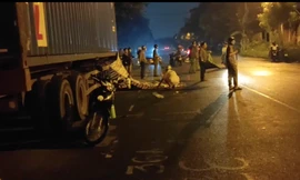Tông vào thùng hàng container bên đường, một người tử vong 
