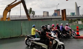 Lô cốt chống ngập bủa vây đường phố Sài Gòn