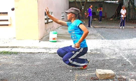 Bất ổn từ bữa ăn đến sân tập