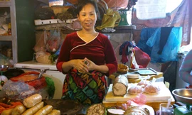 Nhiều hàng hóa, dịch vụ Tết tăng giá mạnh