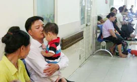 Dịch tay chân miệng vẫn lan nhanh do tuyên truyền “lệch”