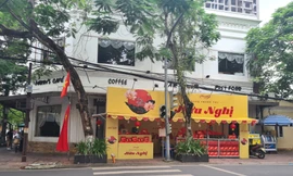 Hàng loạt tuyến phố ở Hải Phòng bị chiếm dụng bày bán bánh trung thu