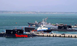 Tàu ngầm 186 – Đà Nẵng được lai dắt vào cảng Lữ đoàn tàu ngầm 189, giữa các tàu 182 – Hà Nội, 183 – Thành phố Hồ Chí Minh, 184 – Hải Phòng và 185 – Khánh Hòa 