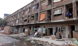 Dãy nhà liền kề tiền tỷ 'biến' thành phòng trọ giá rẻ