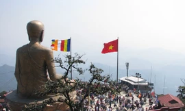 Hàng nghìn người trảy hội Yên Tử 