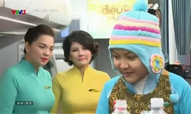 Bé gái ung thư thỏa ước mơ làm tiếp viên hàng không