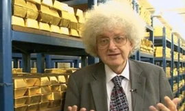 Giáo sư hóa học Martn Poliakoff được cho phép tham quan và giới thiệu về kho vàng.