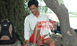 Lạ kì 'người rắn' ở miền Tây