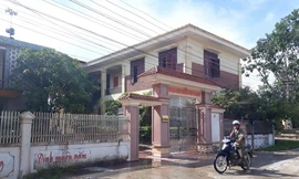 Khởi tố nguyên Chủ tịch xã và 3 cán bộ do vi phạm đất đai