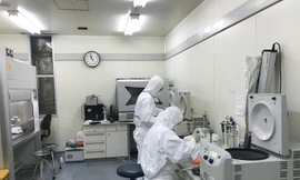 Bên trong phòng nuôi cấy virus Corona đặc biệt ở Việt Nam