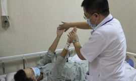 Thanh niên 29 tuổi ở Hà Nội hôn mê vì ăn tiết canh lợn