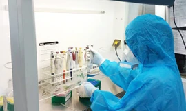 Vì sao bệnh nhân 994 âm tính ngay sau khi có kết quả dương tính?