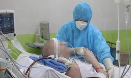 Bệnh nhân phi công phục hồi hoàn toàn sức cơ chân, bước đi nhiều hơn