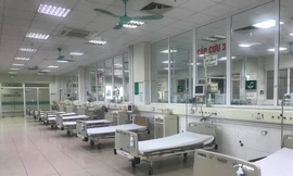 BV Bệnh Nhiệt đới T.Ư chuẩn bị giường bệnh phòng dịch xâm nhập VN. Ảnh: T.Hà