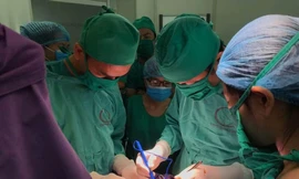 Kỳ tích: Đưa nội tạng vào lại ổ bụng cho trẻ sơ sinh