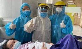 Em bé chào đời trong khu cách ly