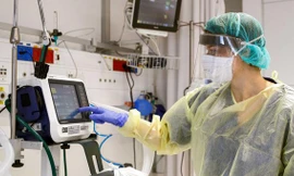 Thở máy vì uống vốc thuốc chữa sốt rét phòng bệnh Covid-19