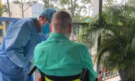 Nam phi công người Anh chính thức ngưng thở máy, tự thở 24/24 giờ