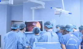 Phát hoảng, cô gái tăng 46kg vì mê ăn xúc xích, mỳ tôm