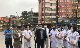 PGS.TS Lương Ngọc Khuê kiểm tra phòng dịch tại Thái Nguyên