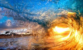 Khoảnh khắc những con sóng 'đỉnh của đỉnh'