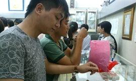 Độc quyền vàng: Khó kiểm soát giá