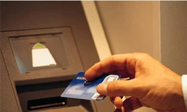 Lại đề nghị thu phí ATM