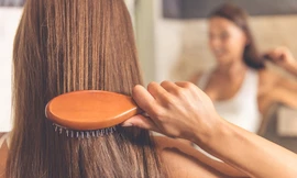 Đã chăm sóc cẩn thận rồi mà tóc vẫn gãy rụng, lý do có thể là những sai lầm này