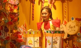 Tuổi thơ 'ùa về' với những mẫu đèn Trung thu cổ từ thời 'ông bà anh'