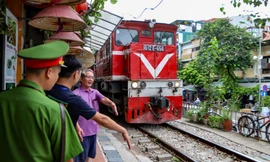 Hà Nội siết chặt quản lý 'phố cà phê đường tàu' dịp lễ 2/9