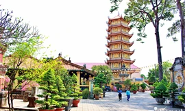 Báu vật của ngôi chùa gần 300 tuổi có tượng Phật nằm dài nhất châu Á