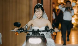 Đam mê tốc độ, cô dâu TP.HCM lái xe 1.800 phân khối vào lễ đường