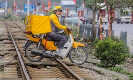 Hiểm họa tai nạn đường sắt: Đi 3 bước chân có 1 lối ngang tự mở