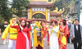 Rước kiệu, thỉnh nước ở Lễ hội đình Yên Phụ giữa lòng Hà Nội