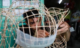 Kiếm hàng trăm triệu đồng ngày cận Tết nhờ làm linh vật may mắn, phát tài