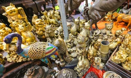 Ngày cuối thảnh thơi, đi chợ Tết mua đồ cổ, đồ cũ