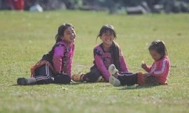 Ngắm nét hồn nhiên của những đứa trẻ ở nơi không có điện, không sóng điện thoại