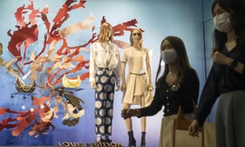 Chi tiêu hoang phí theo 'toán kiểu con gái' của giới trẻ Singapore 