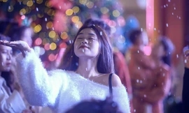 Mặc cái lạnh tê tái, người Hà Nội vẫn đổ ra đường đón Giáng sinh sớm