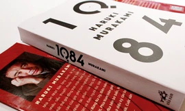 Cuốn 1Q84, tập đầu tiên trong bộ 3 tập, bản tiếng Việt Ảnh: Mi Ly