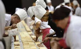 Chiếc bánh kem dài 1,2 km phá vỡ kỷ lục Guinness