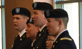 Cô gái gốc Việt chỉ huy đơn vị quân đội ở Mỹ