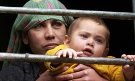 'Đột nhập' nhà tù nữ giới