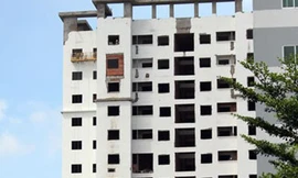 Thoát chết hi hữu khi rơi từ tầng 12