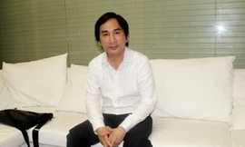 Nghệ sĩ Kim Tử Long trình bày sự việc với phóng viên